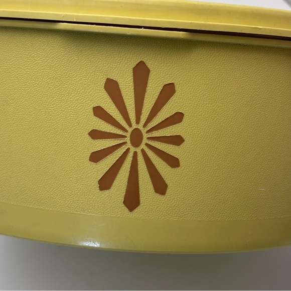Vintage Tupperware daffodil yellow servalier container 1204-10 & seal lid 1205-8 - Picture 2 of 10
